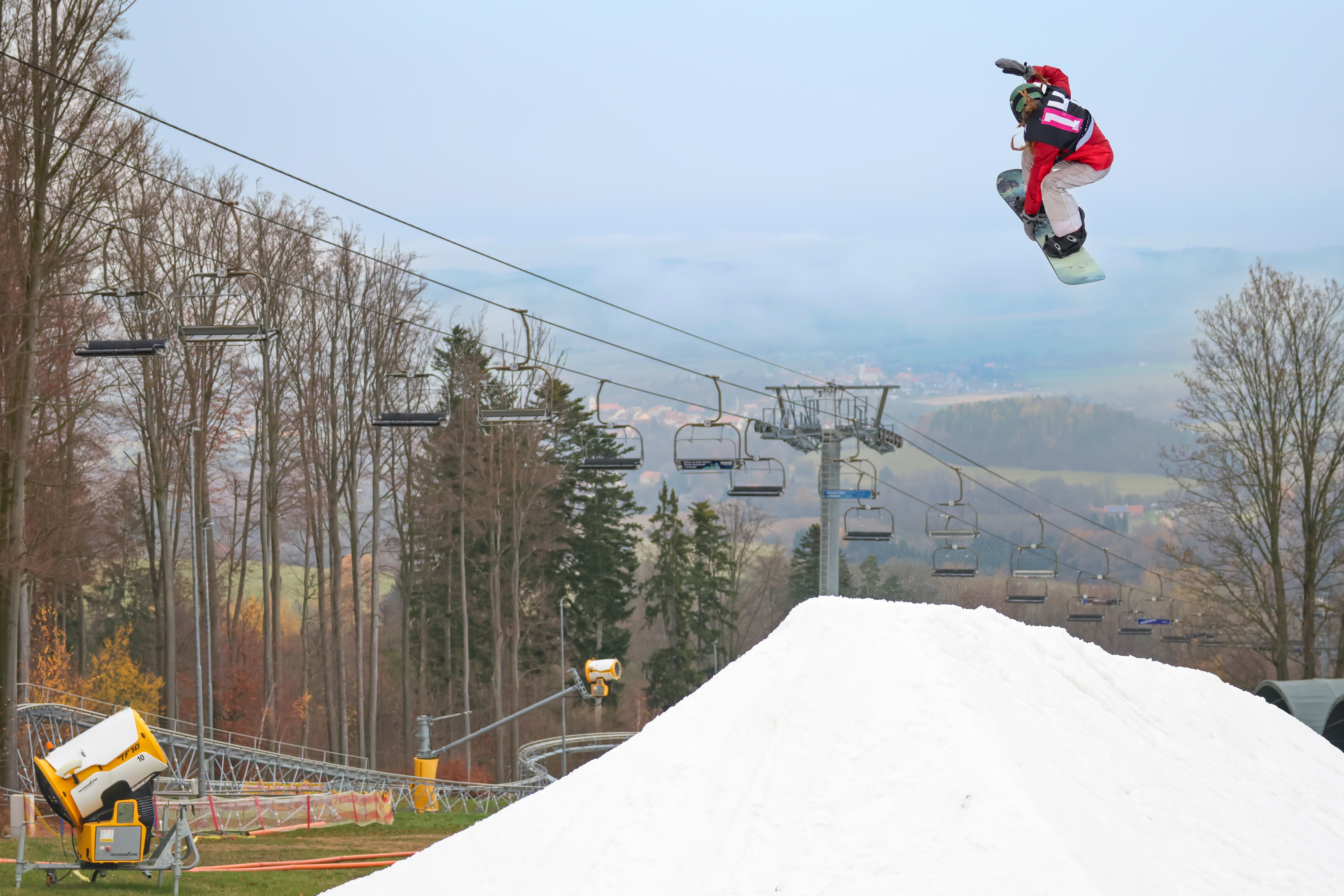 První sníh, první závody, první medaile